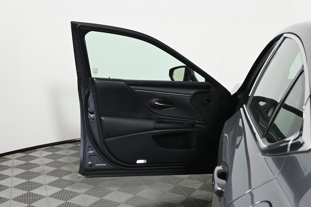 Thumbnail: 2020 Lexus ES - 28