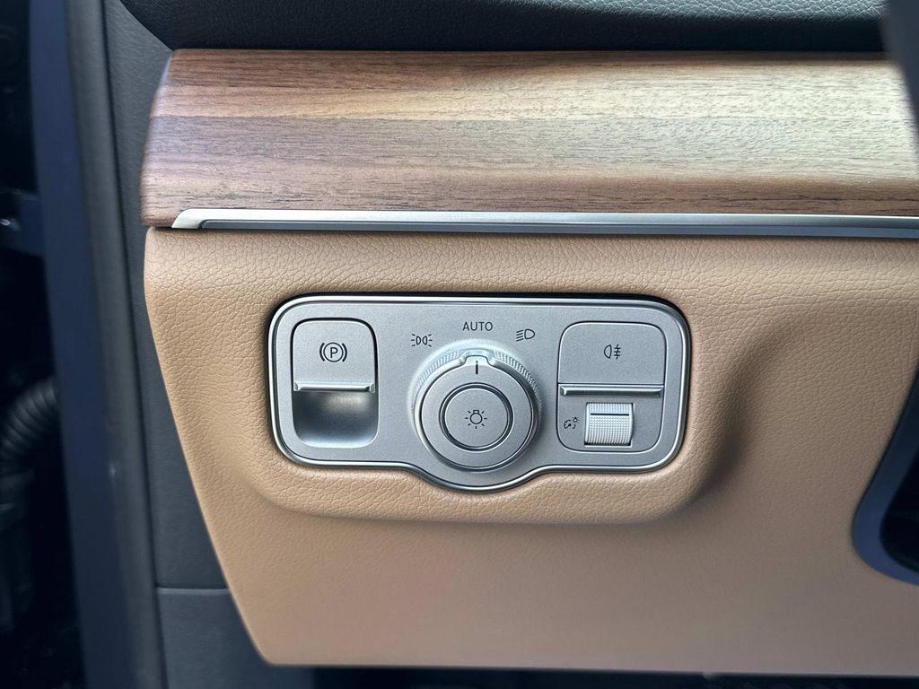 Thumbnail: 2026 Mercedes-Benz GLE - 23