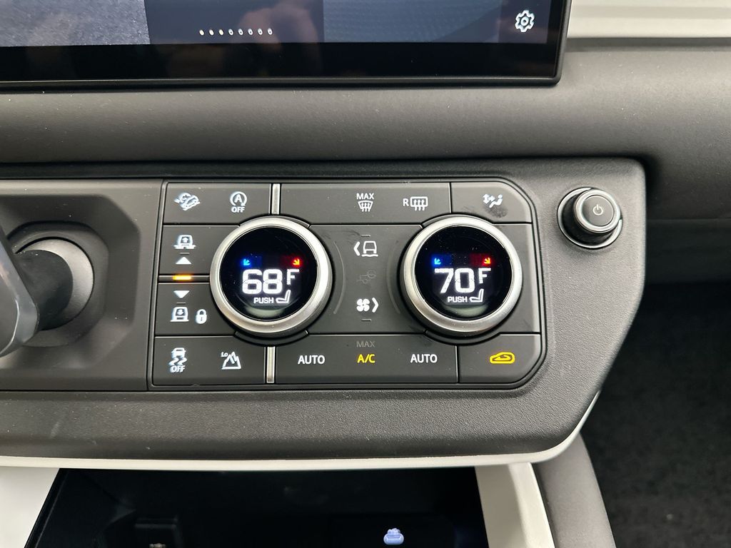 2025 Land Rover Defender 110 13