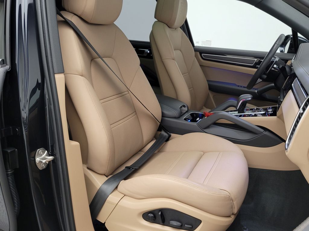 Thumbnail: 2023 Porsche Cayenne - 12