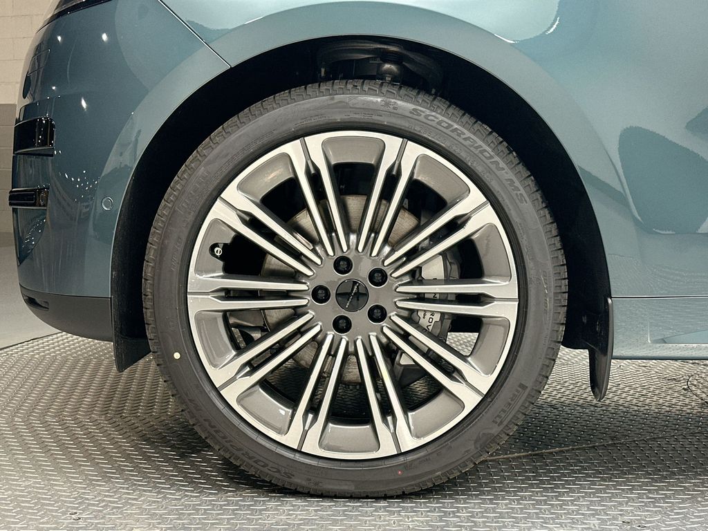 Thumbnail: 2026 Land Rover Range Rover Sport - 5