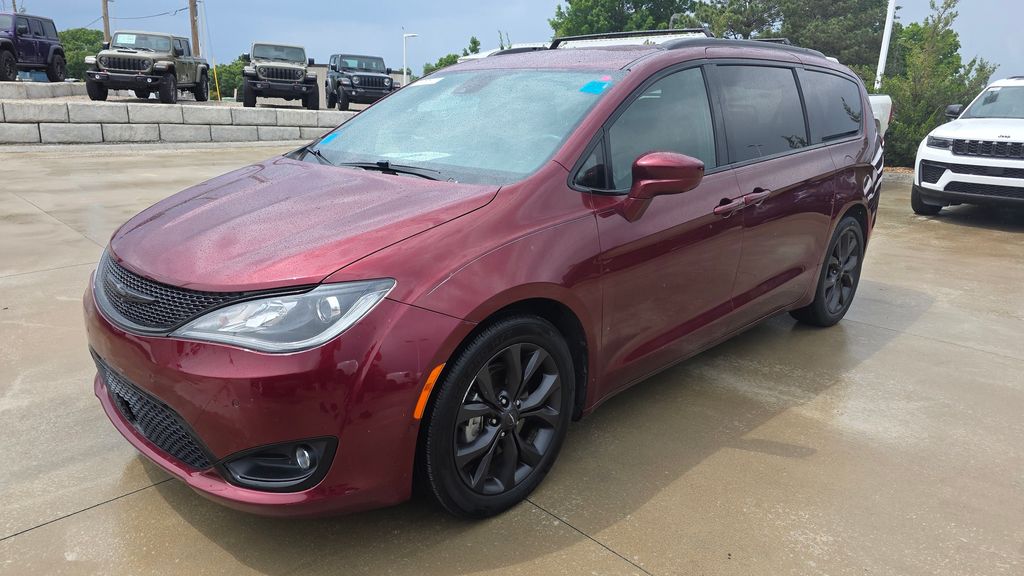 2020 Chrysler Pacifica Touring L Plus's photo