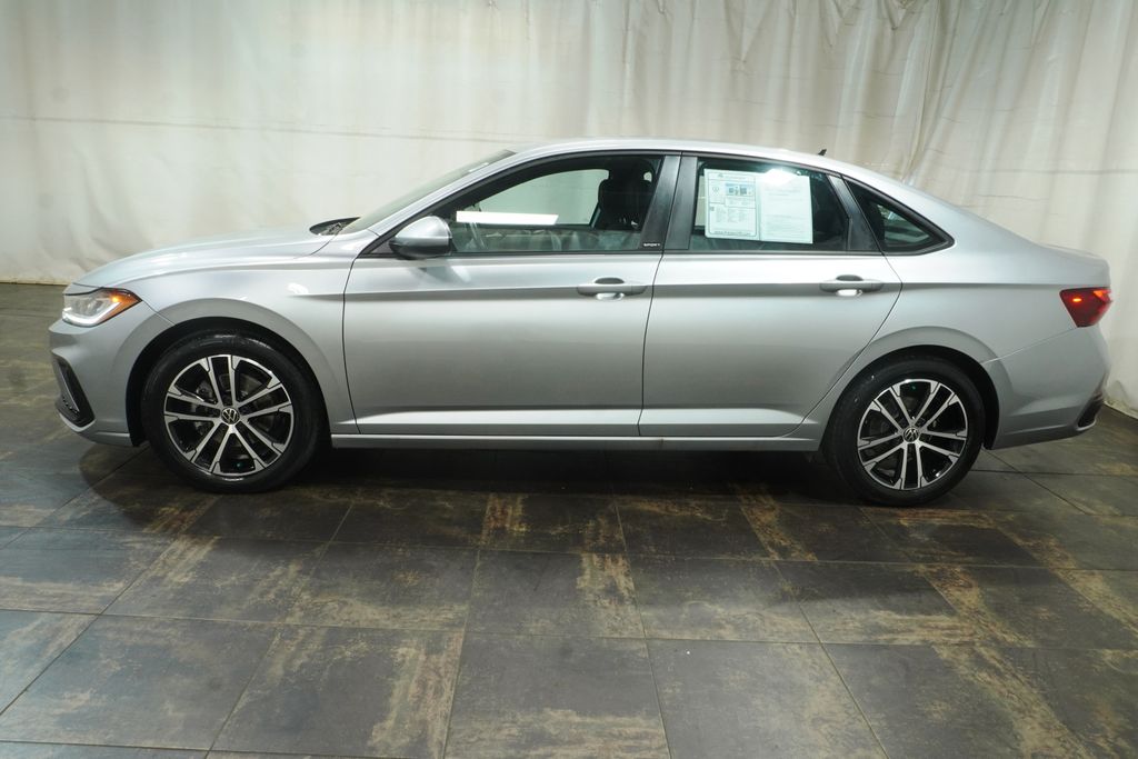 2026 Volkswagen Jetta Sport - Photo 6
