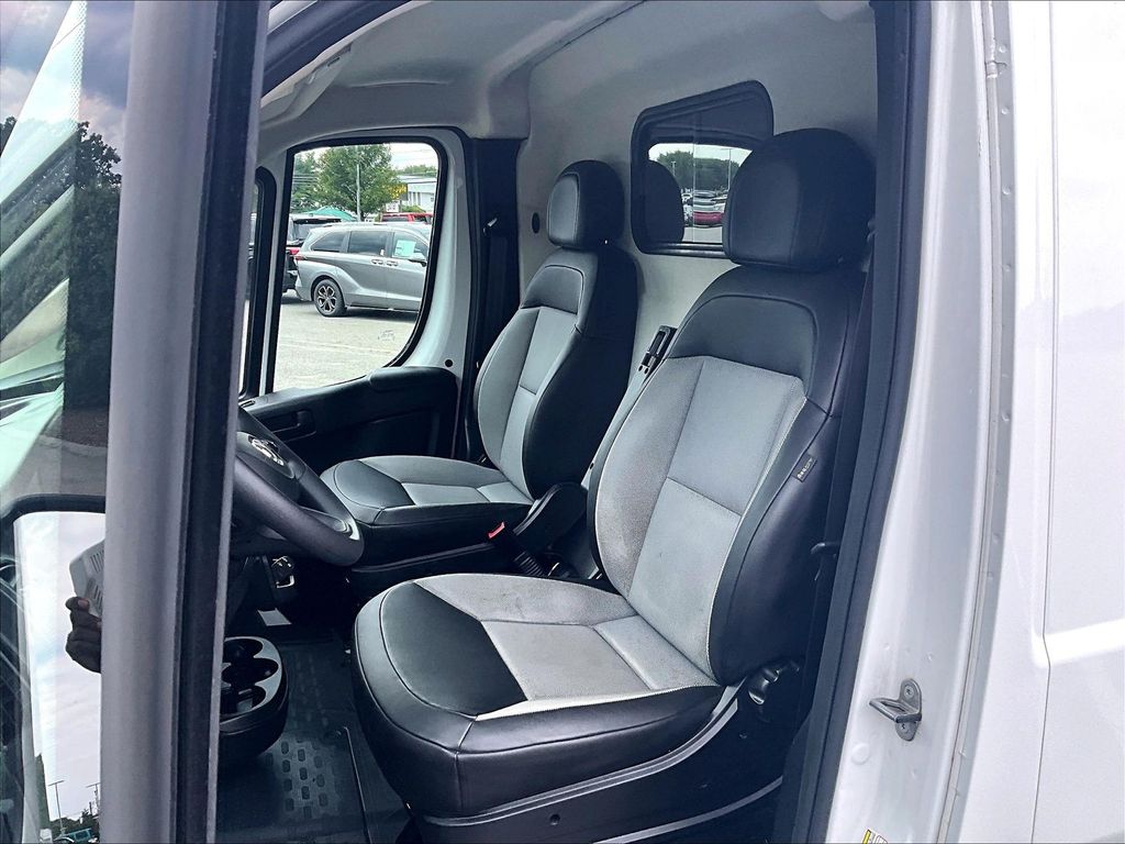 2025 Ram ProMaster 2500 — photo 10