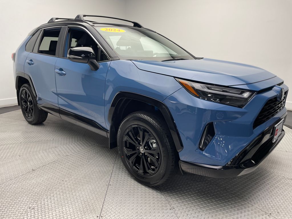 2024 Toyota RAV4 XSE 3