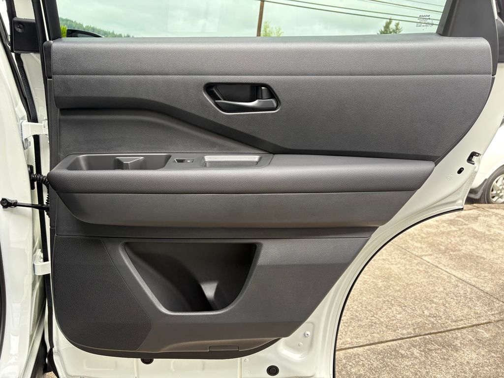 2025 Nissan Pathfinder S