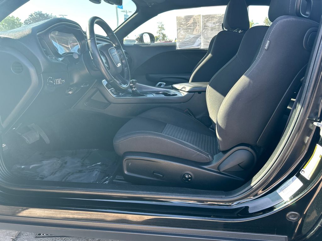 2017 Dodge Challenger R/T 10