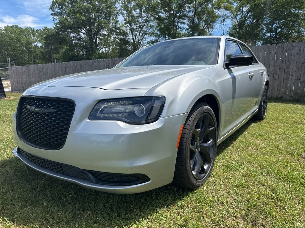 Silver Mist Clearcoat 2023 Chrysler 300 Touring RWD Sedan Rear-Wheel Drive 8-Speed Automatic