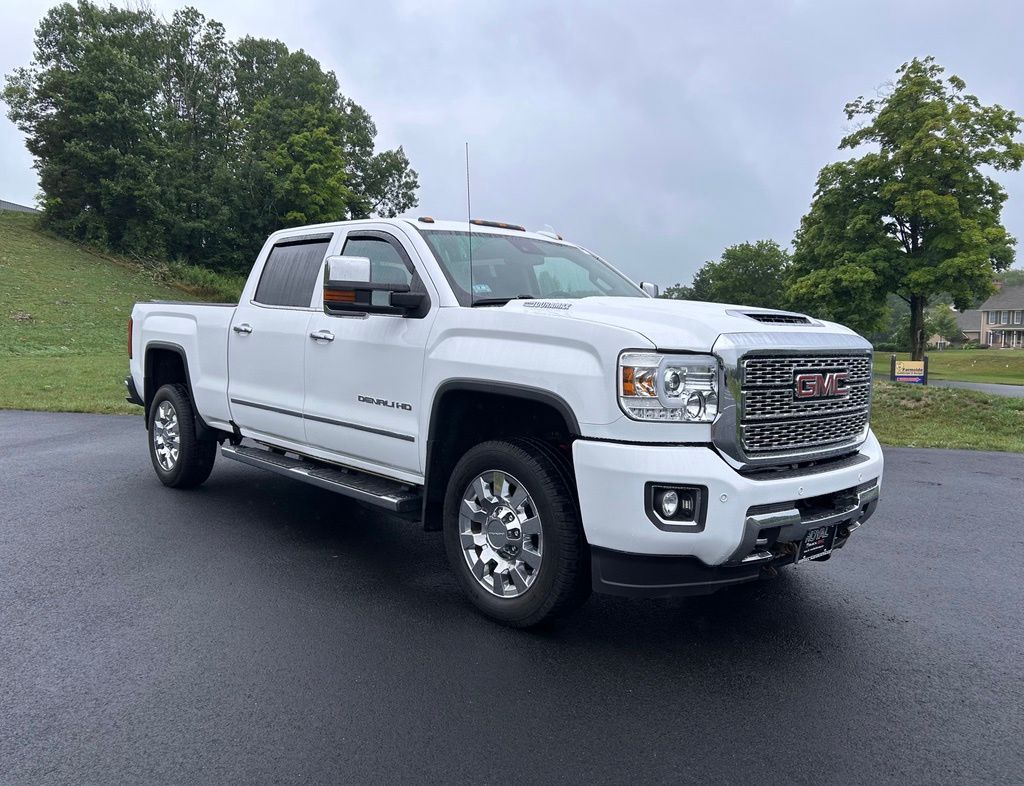 Summit White 2019 GMC Sierra 2500HD Pickup Truck Four-Wheel Drive 6-Speed Automatic