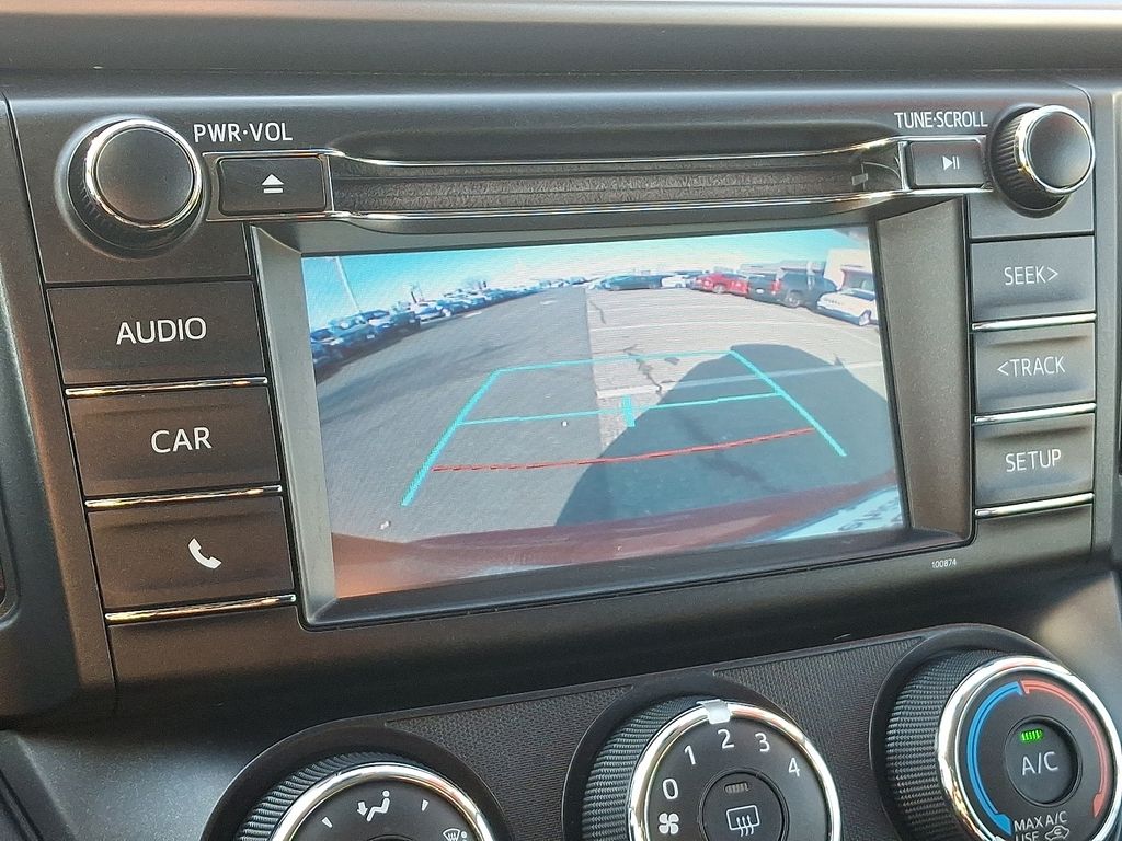 Thumbnail: 2018 Toyota RAV4 - 17