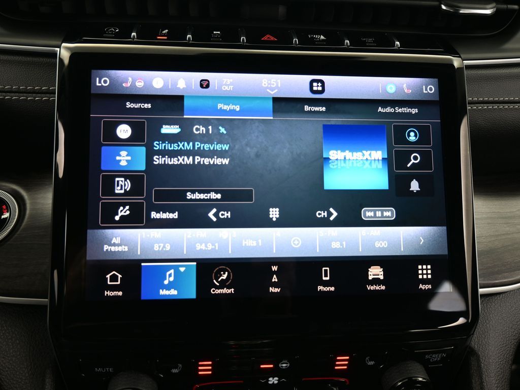 Used 2023 Diamond Black Crystal Pearlcoat Jeep Limited image 24