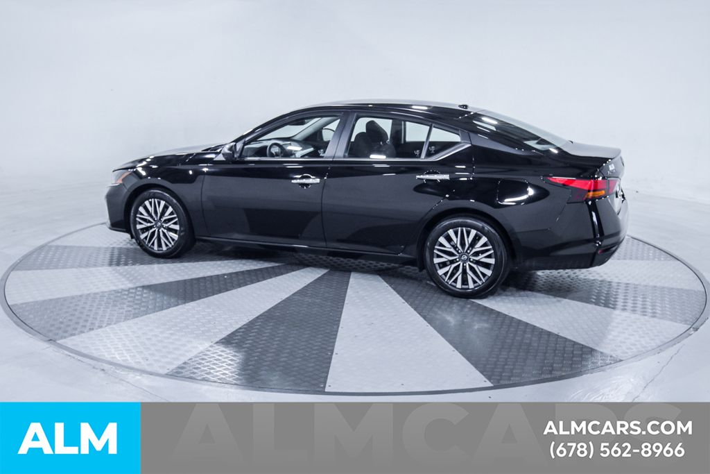 Used 2025 Black Nissan 2.5 SV image 5