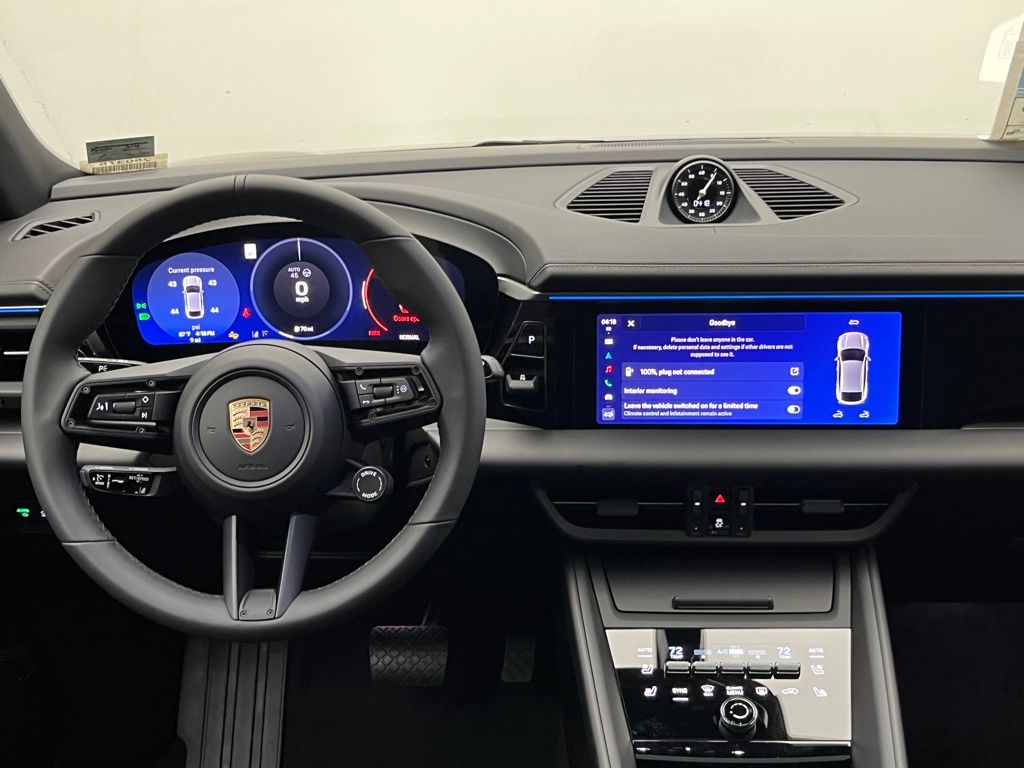 Thumbnail: 2025 Porsche Macan - 24