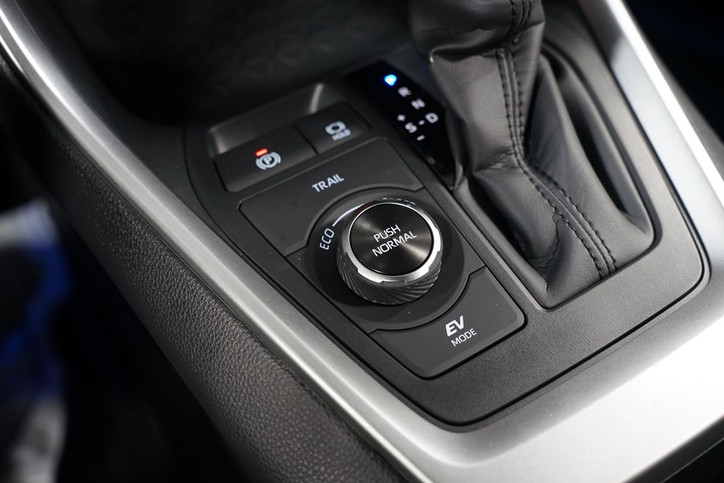 Thumbnail: 2025 Toyota RAV4 - 22