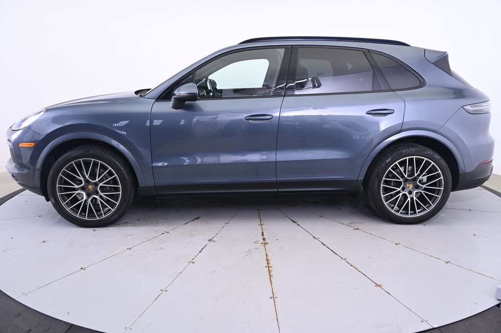 Thumbnail: 2020 Porsche Cayenne - 2