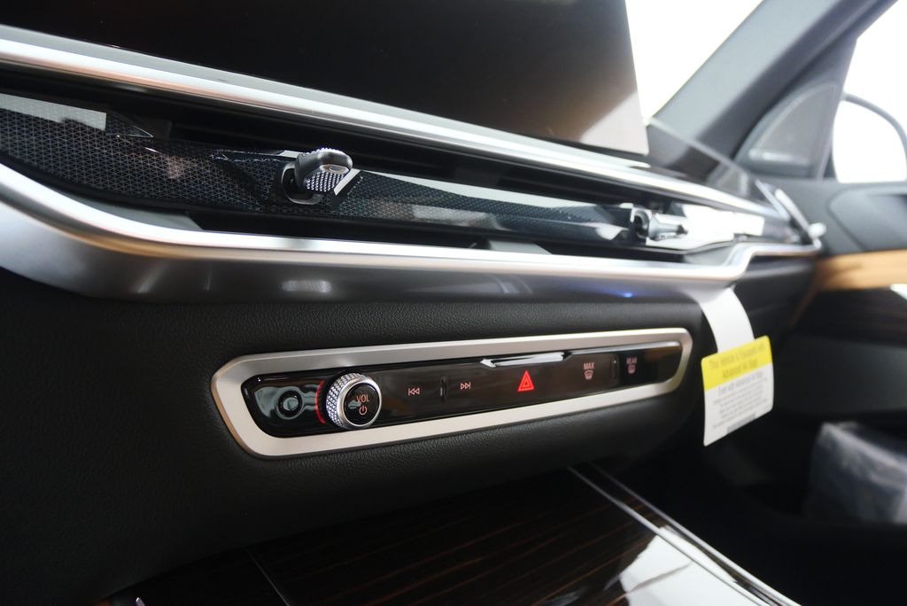 Thumbnail: 2026 BMW X5 - 20