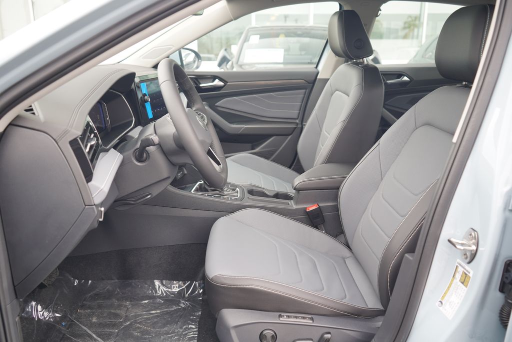 Thumbnail: 2025 Volkswagen Jetta - 6