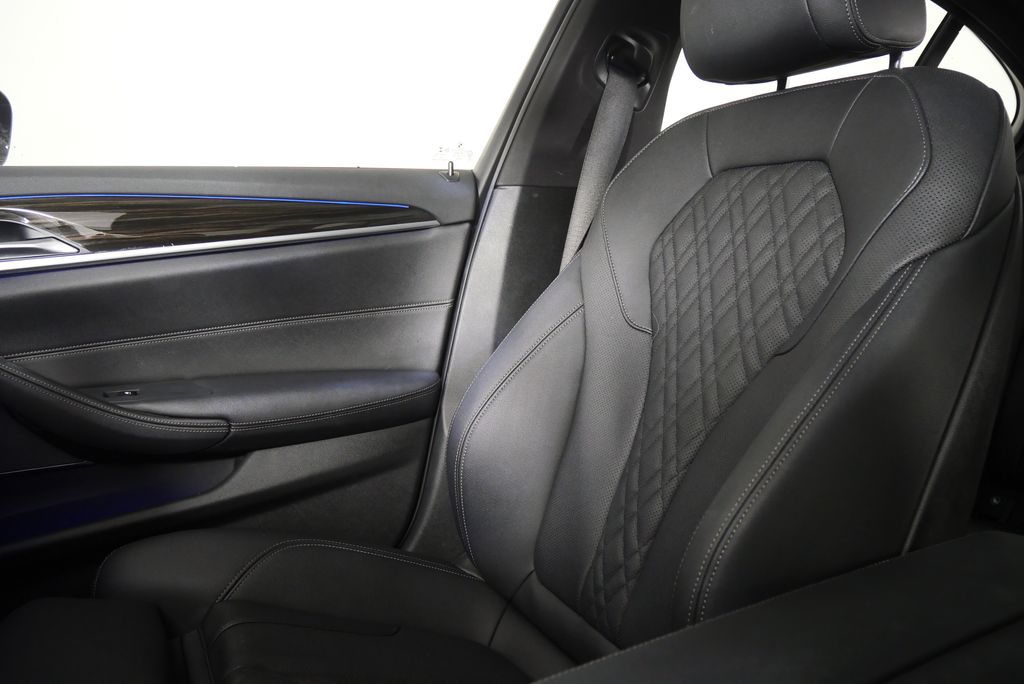 Thumbnail: 2023 BMW 5 Series - 26