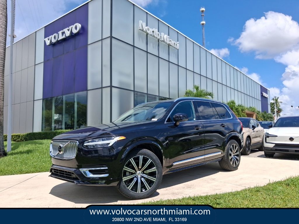 2025 Volvo XC90 B5 Core