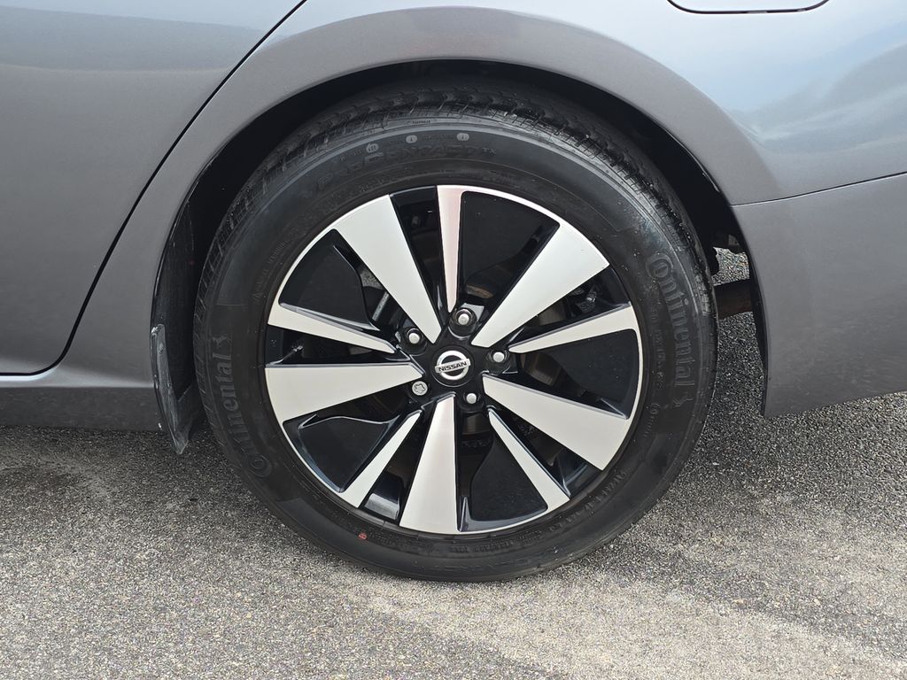 2022 Gun Metallic Nissan Altima 2.5 SV FWD Sedan