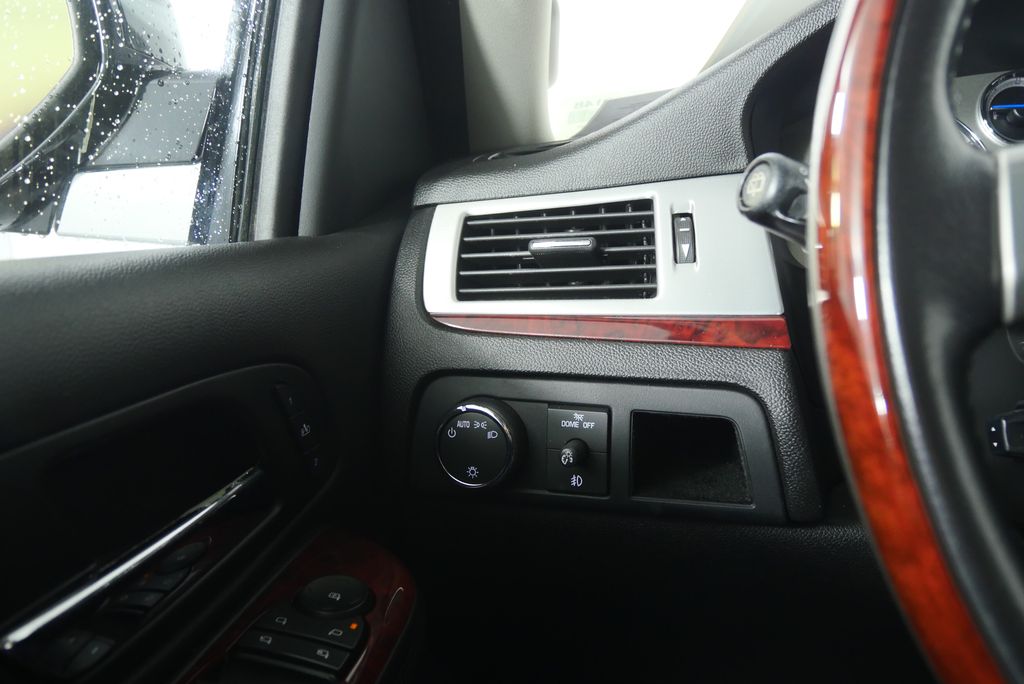 Thumbnail: 2010 Cadillac Escalade - 19