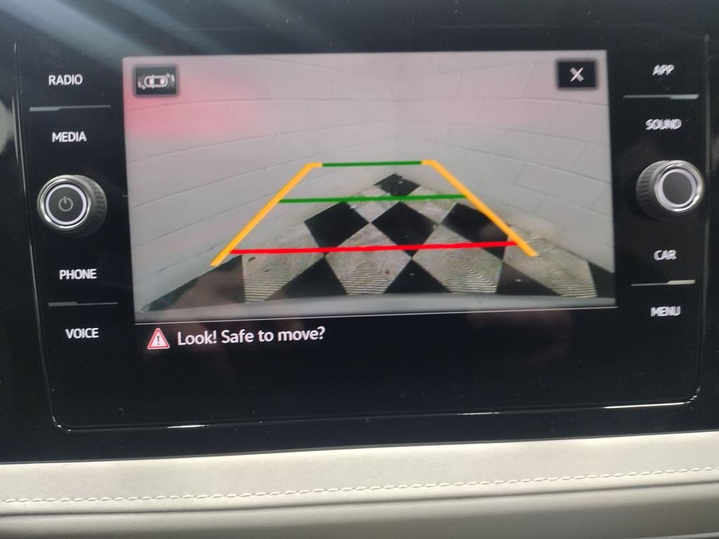 2025 Volkswagen Taos SE photo 4