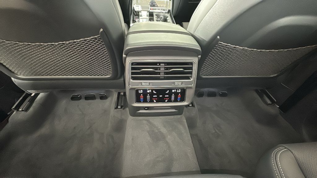 2025 Audi Q7  24