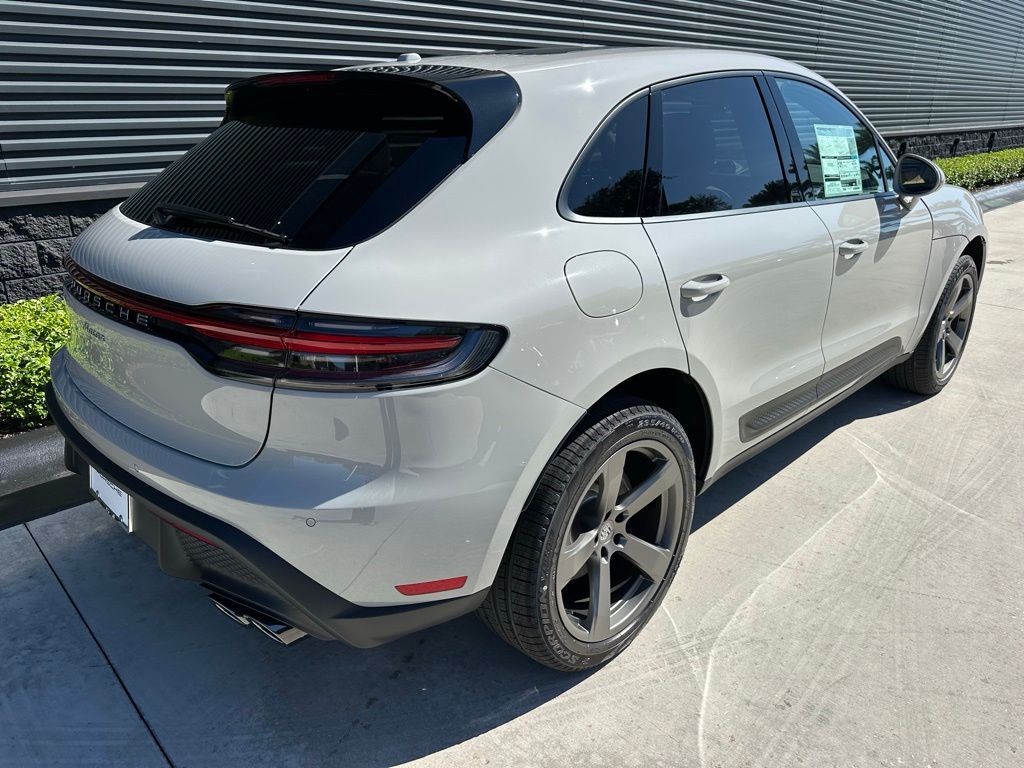 Thumbnail: 2026 Porsche Macan - 9