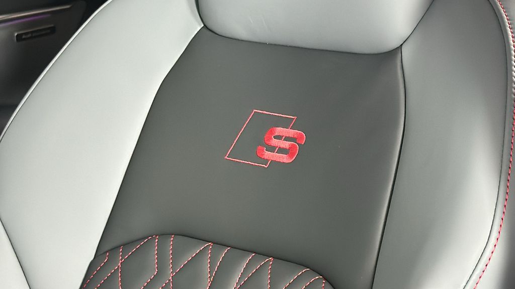 2025 Audi S7  32