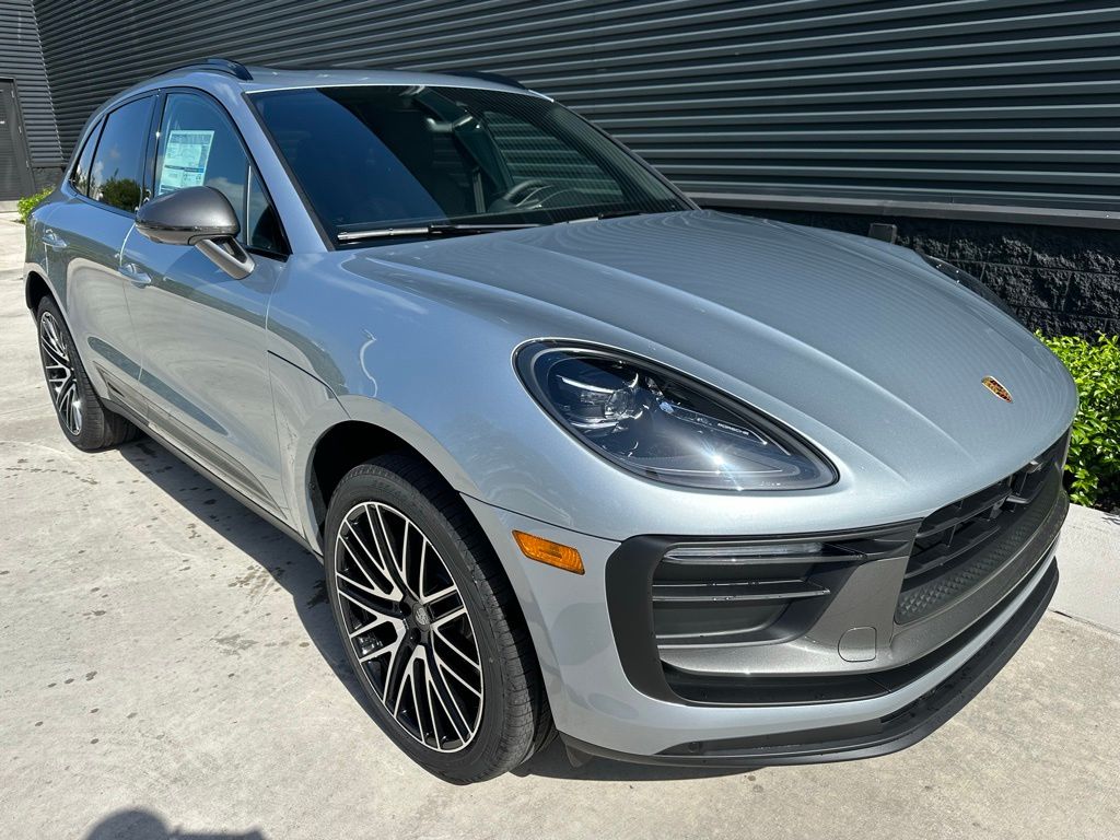 Thumbnail: 2025 Porsche Macan - 10