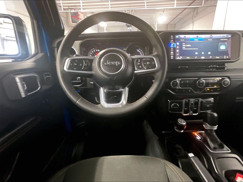 2024 Jeep Wrangler — photo 17