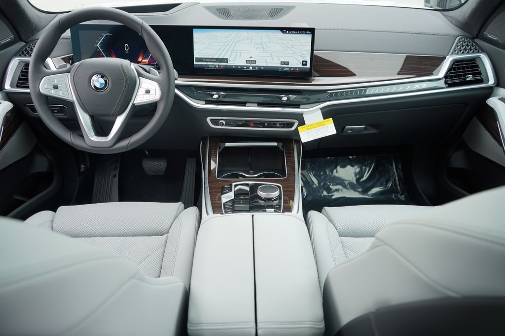 Thumbnail: 2026 BMW X7 - 13