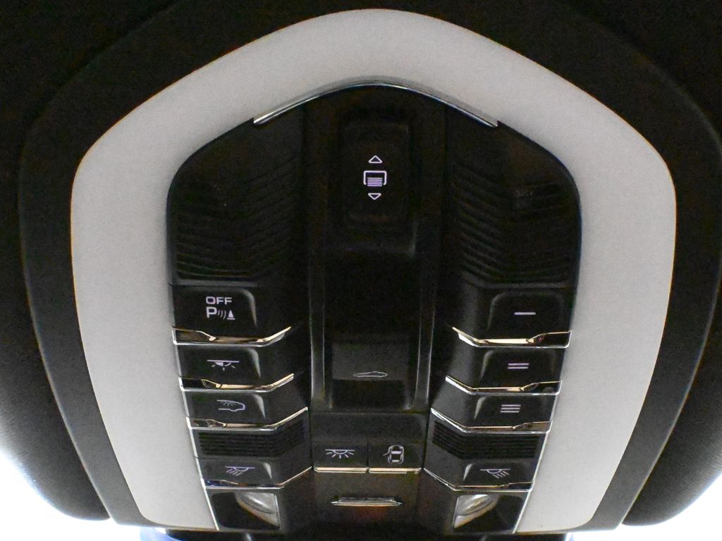 Thumbnail: 2025 Porsche Macan - 22
