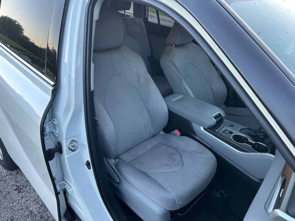 Thumbnail: 2021 Toyota Highlander - 16