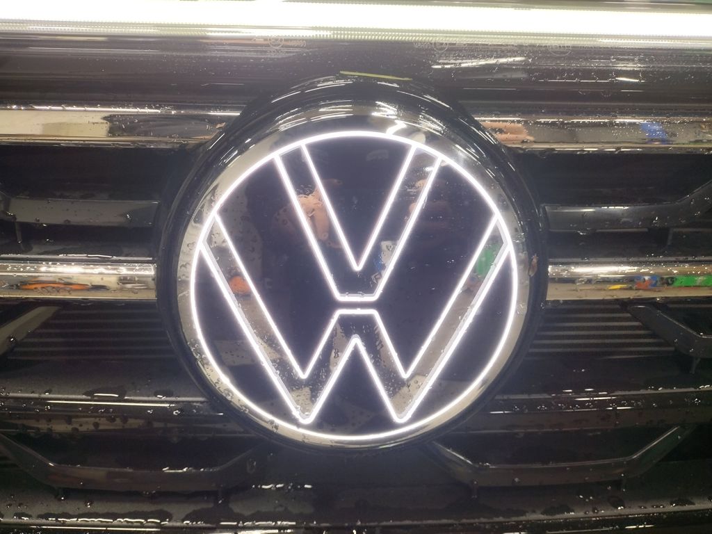 2025 Volkswagen Atlas Peak Edition SE Technology photo 2