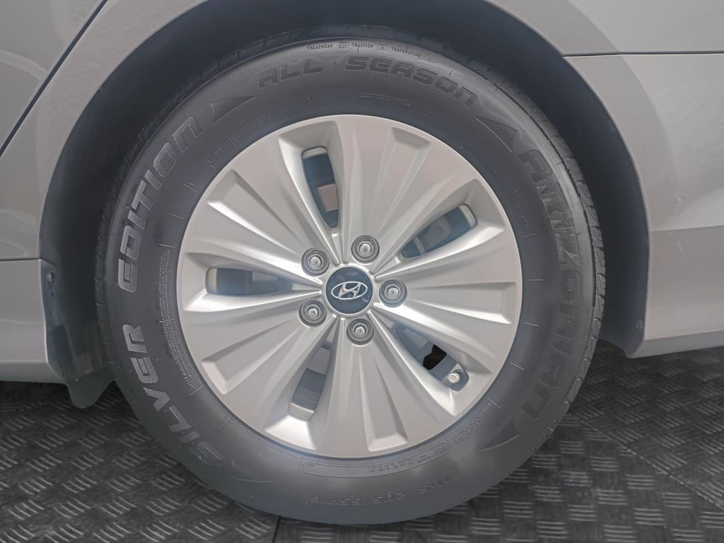 Used Car 2019 Hyundai Sonata Hybrid  Se For Sale Under $15,000 In Austin, Texas