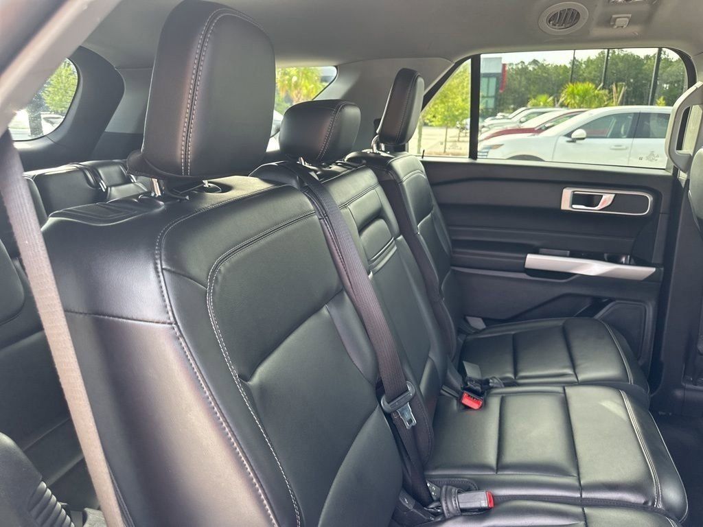 2023 Black Metallic Ford Explorer XLT RWD SUV