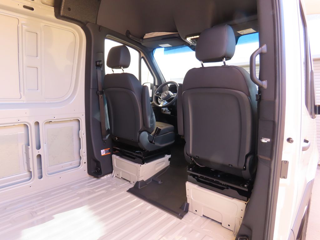 2025 Mercedes-Benz Sprinter 2500 23