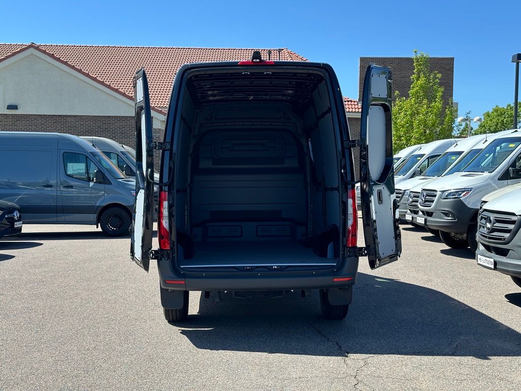 2024 Mercedes-Benz Sprinter 2500 Cargo 144 WB 18