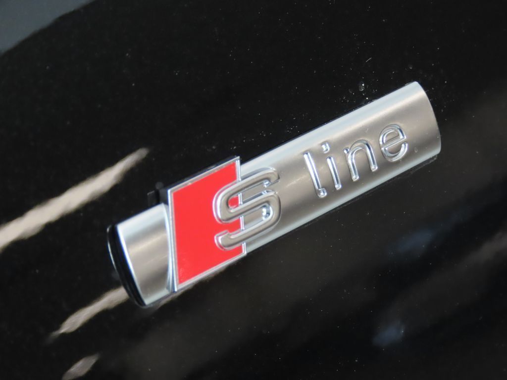 Thumbnail: 2026 Audi Q3 - 11