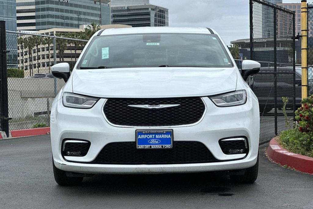 2023 Chrysler Pacifica Hybrid Touring L photo