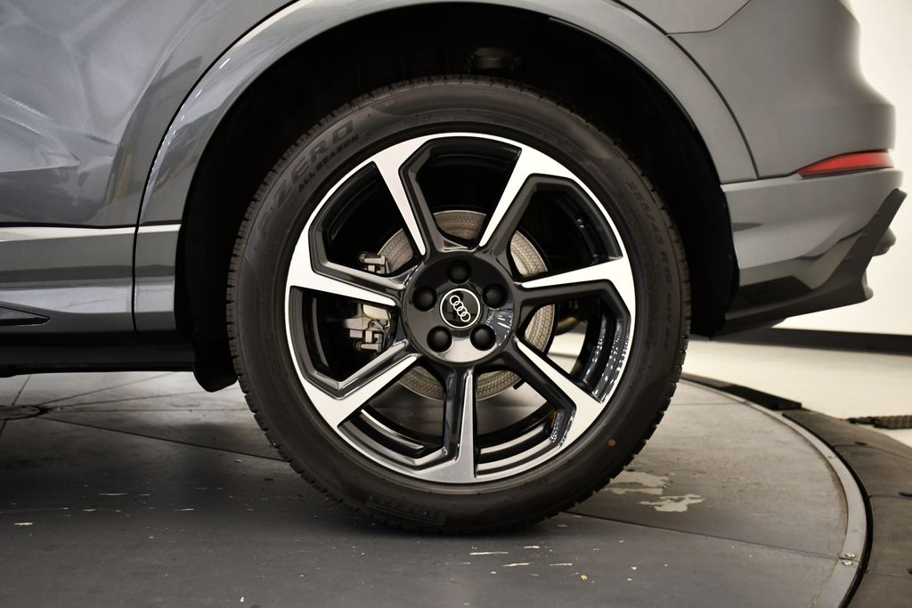 Thumbnail: 2025 Audi Q3 - 15