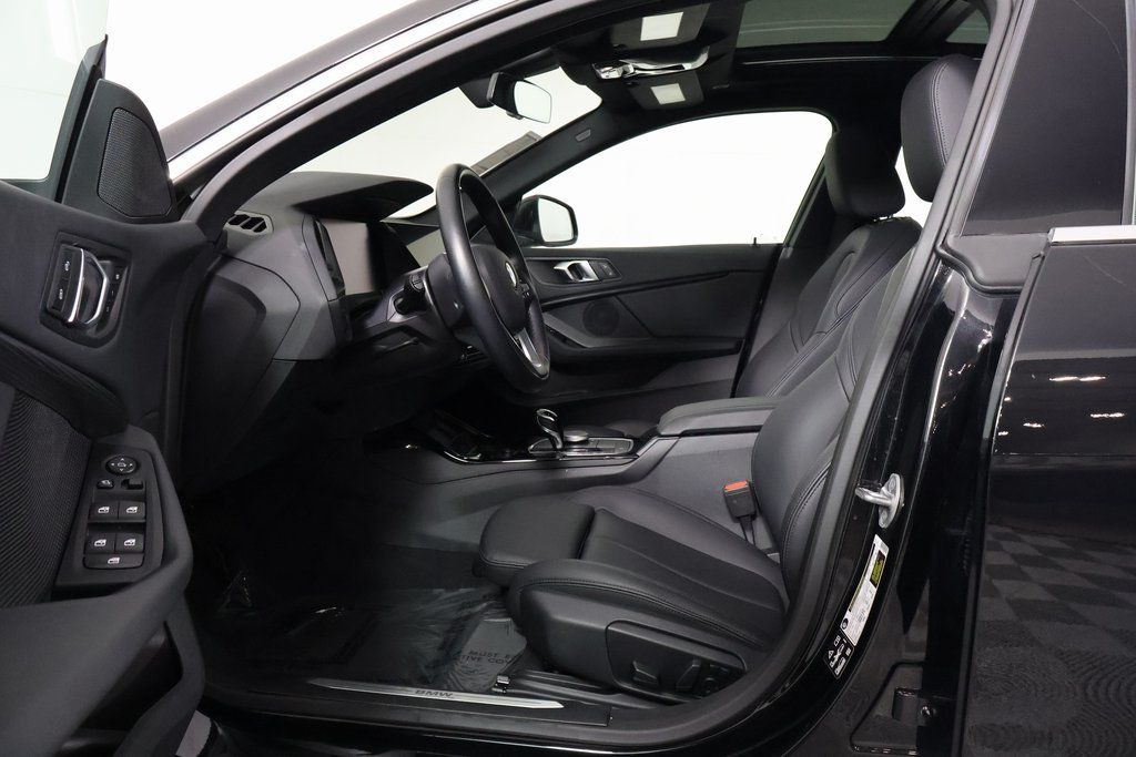 Thumbnail: 2024 BMW 2 Series - 10