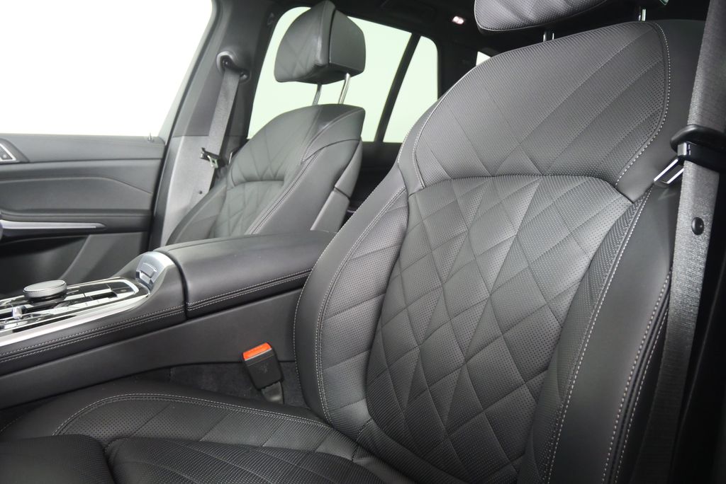 Thumbnail: 2025 BMW X5 - 10