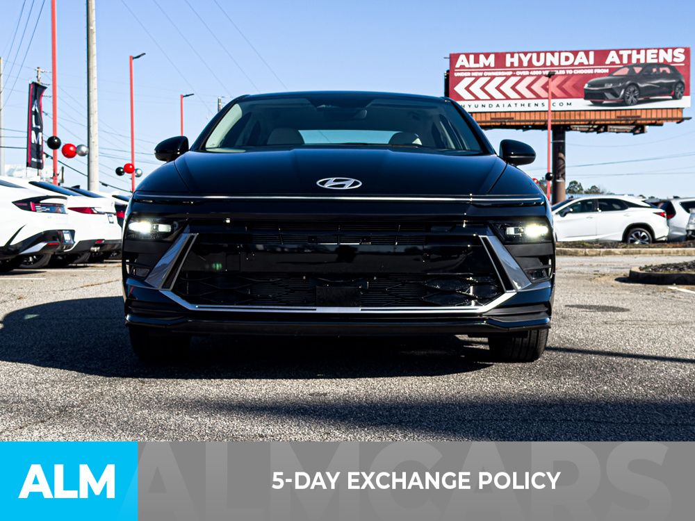 Certified Used 2025 Black Hyundai SE image 3