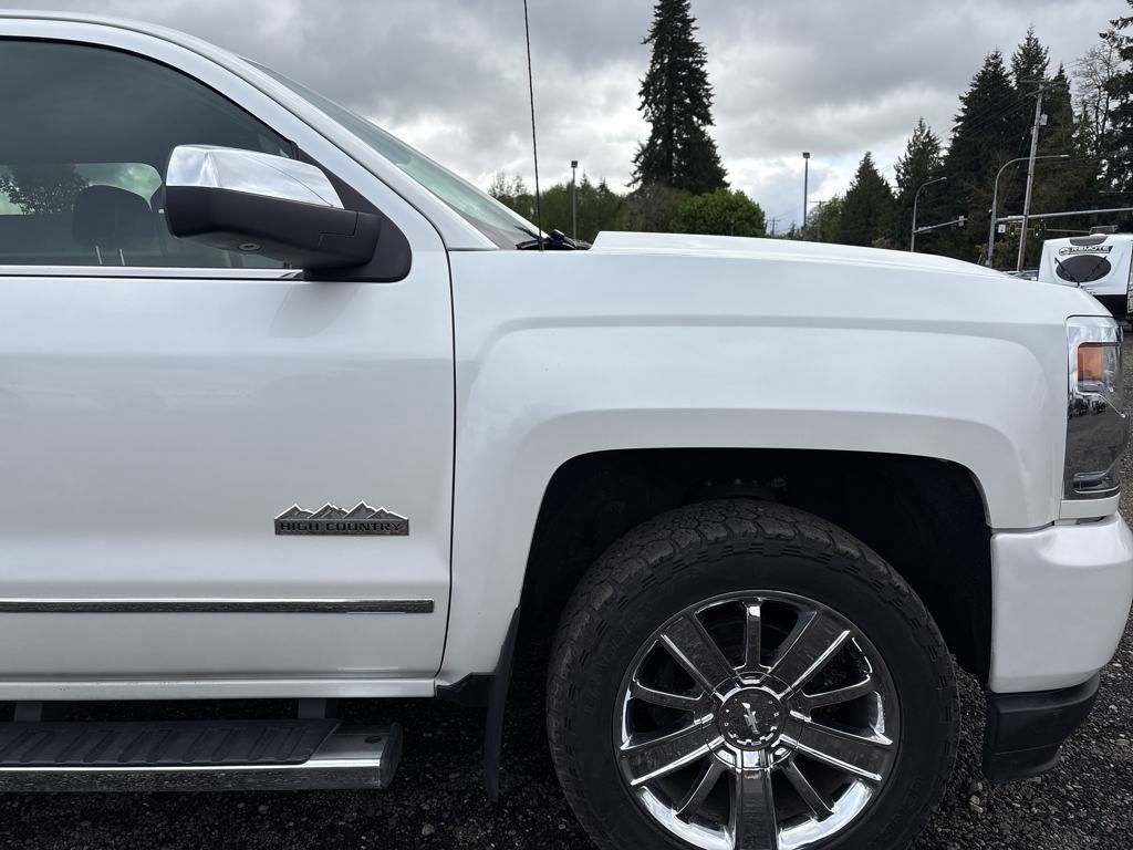2017 Iridescent Pearl Tricoat Chevrolet Silverado 1500 High Country 4X4 Truck