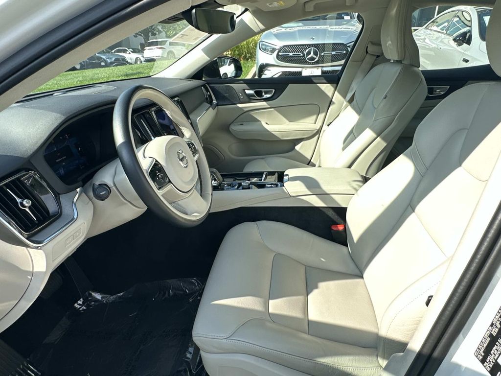 Thumbnail: 2024 Volvo S60 - 15