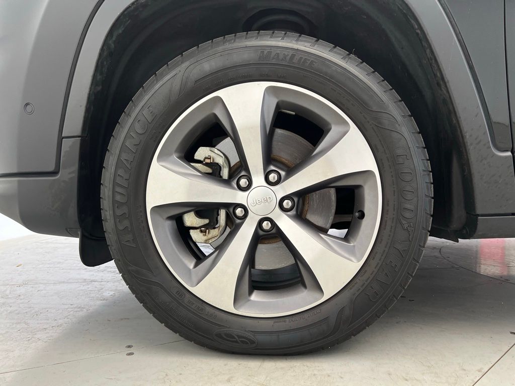 Thumbnail: 2021 Jeep Cherokee - 22