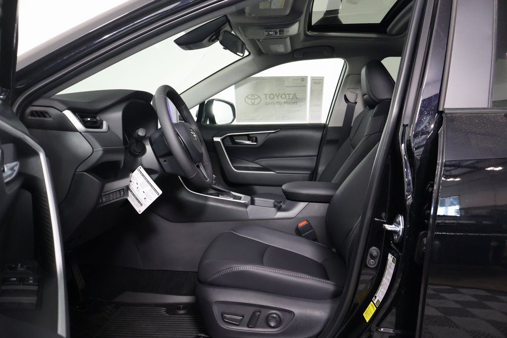 Thumbnail: 2025 Toyota RAV4 - 5