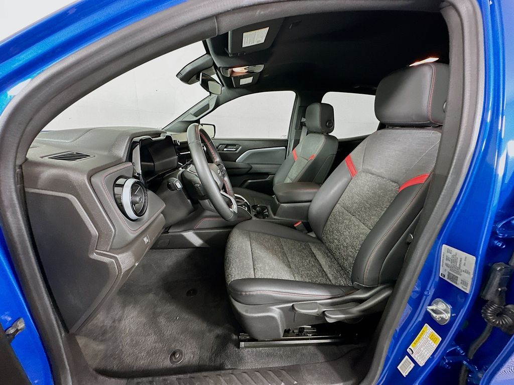 Thumbnail: 2023 Chevrolet Colorado - 20